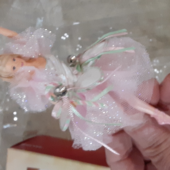 Peppermint Candy Cane, Barbie, 5", Posed en pointe, Ornament dated 2004 - Picture 6 of 6